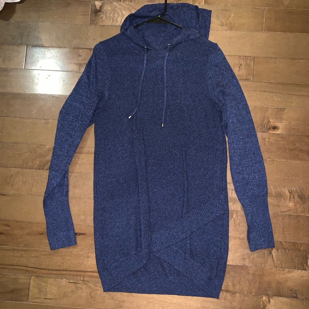 Akini hooded sweater